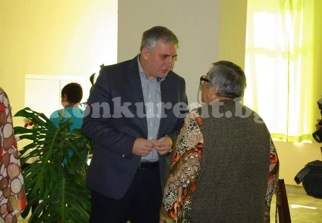 Калфин бе гост в Кунино за откриване на пенсионерски клуб