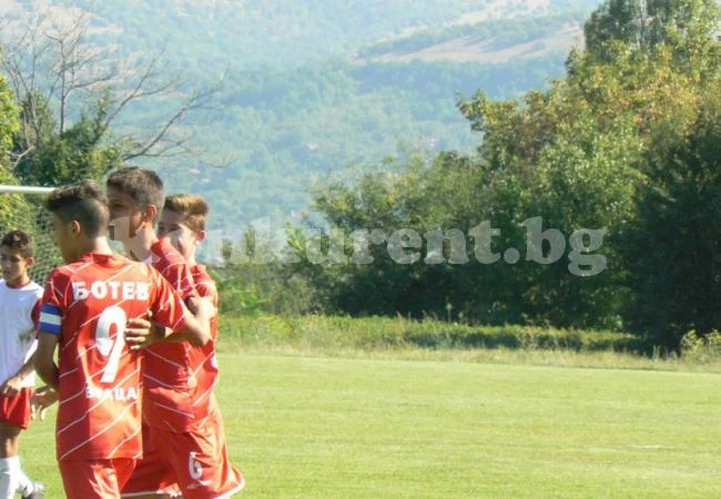Вижте двойките на старта в U15 и при юношите старша възраст