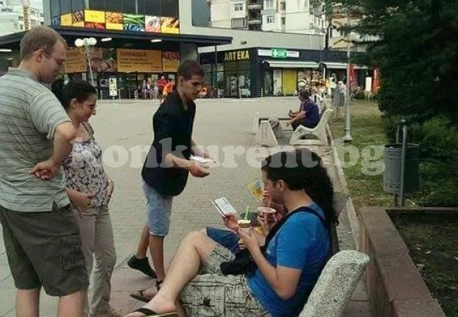 Млади войводи раздадоха на врачани картички със съединена България
