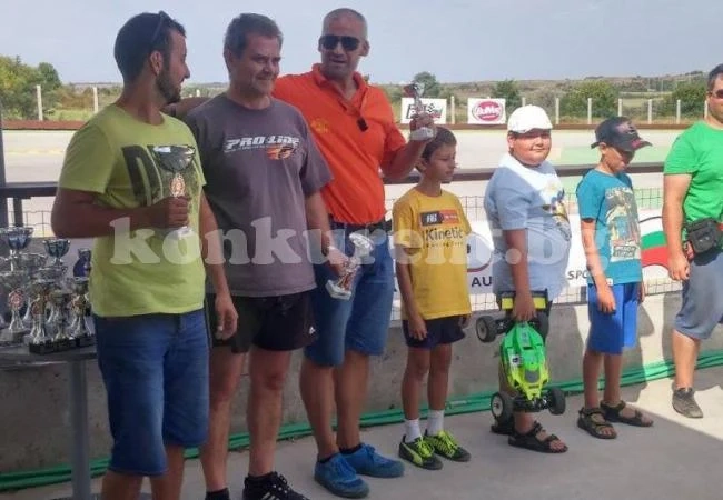 Моделисти се изявиха в Шумен