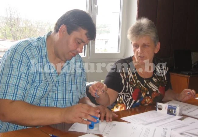 Общинската избирателна комисия в Мездра започна работа