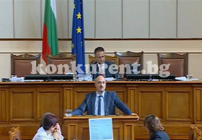 Богданов поиска по-високи заплати за учителите
