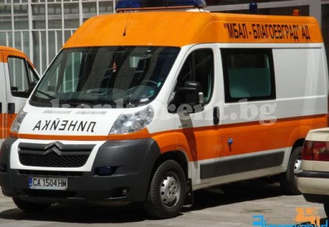 Линейка се заби в кола с бременна заради горящо стърнище