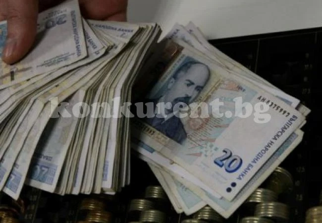 Данъчни опразват касите на длъжниците