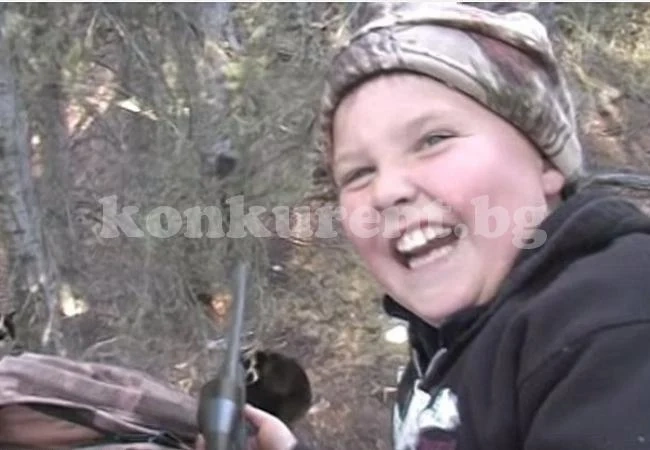 Ужас: Деветгодишен застреля мече за ЧРД (ВИДЕО 18+)