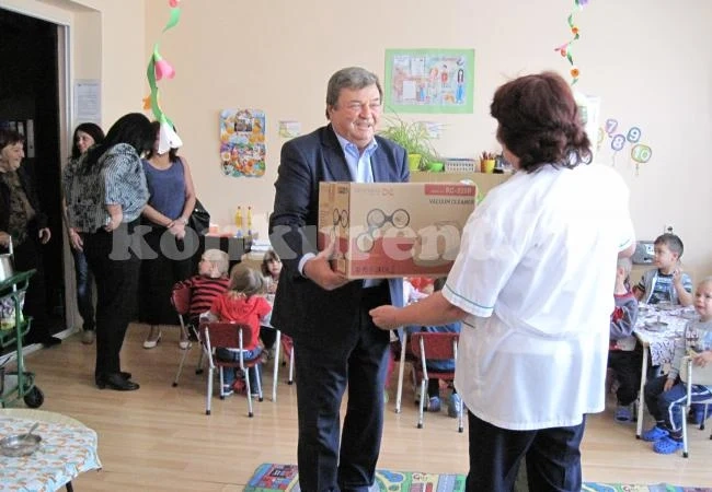 Георги Божинов направи дарение в Косталево