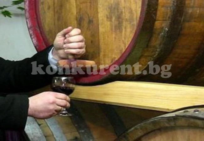 Пари на младо вино отровиха пенсионери