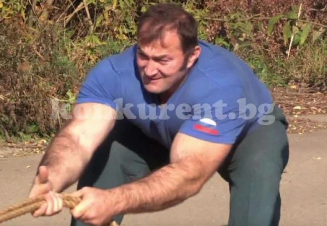 Мъжага изтегли с въже 13-тонен пожарeн камион