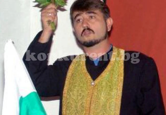 Скандален поп влиза в битката за кмет