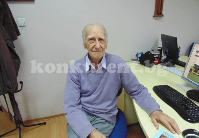 Йордан Борисов посвети книга на певица