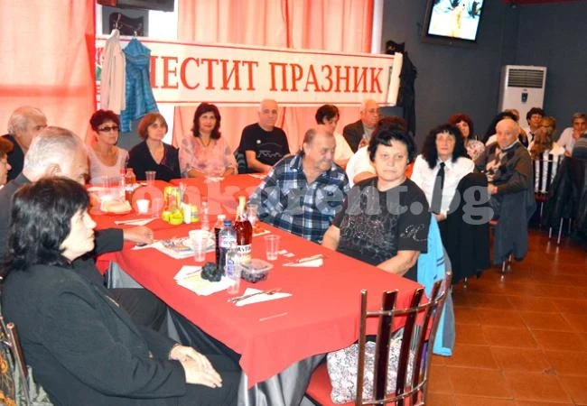 110 врачани празнуваха Деня на пенсионера