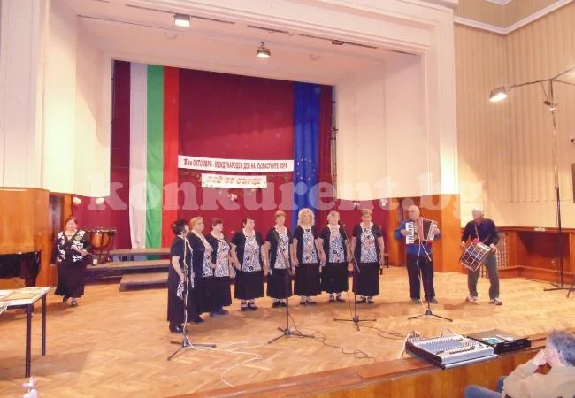 Пенсионерите от Враца празнуваха с концерт