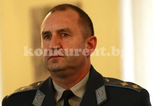 Шефът на военната ни авиация е подал оставка