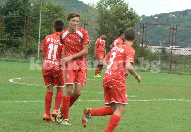 И U15 на Ботев се стяга за дерби с Етър, Литекс стресира с 20:0
