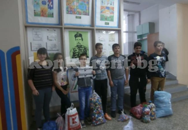 Учениците от „Никола Войводов” дариха пластмасови капачки