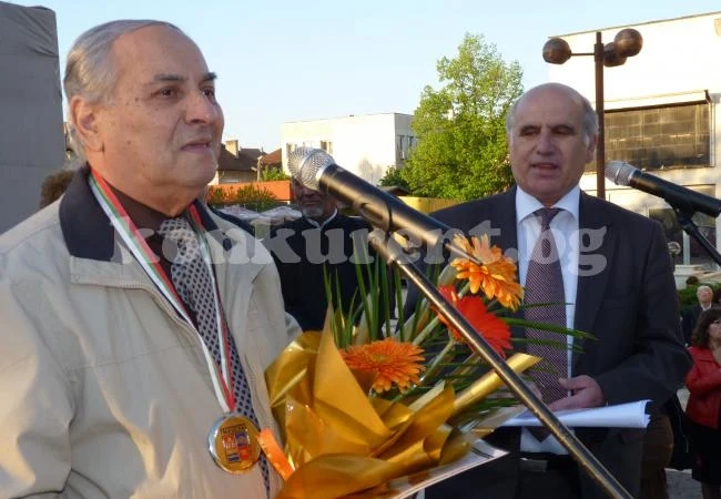 Почетен гражданин на Мездра пази автограф-реликва от Гунди