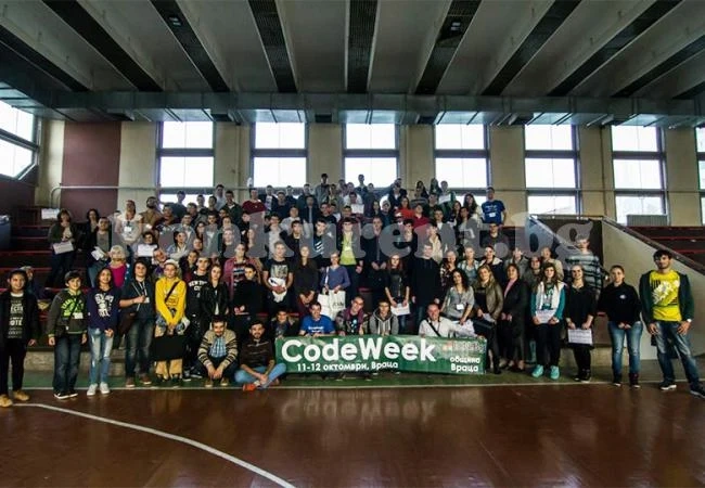 Стотици се включват в Code Week 2015