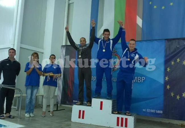 Полицаи от Враца печелят куп медали по плуване
