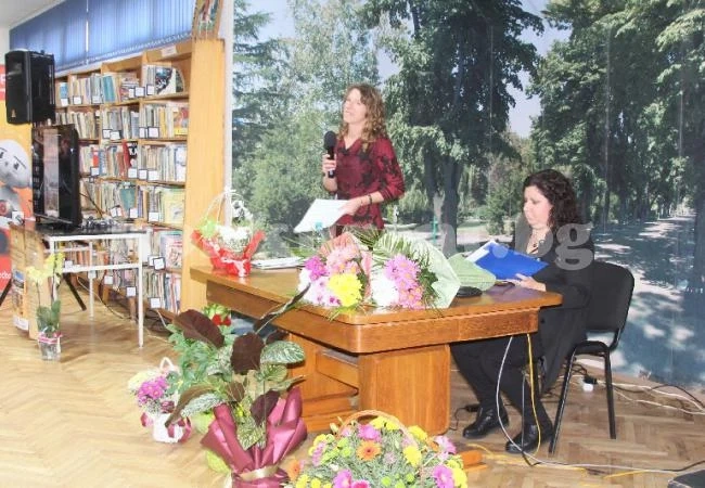 Почетен плакет от общината за юбилея на видинската библиотека