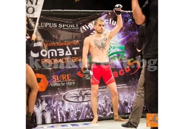MMA боец спечели евро титла с нокаут в Лондон