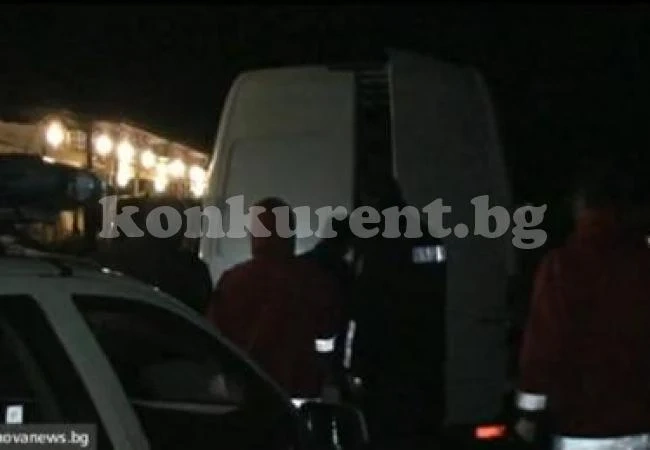 Видео: Спипаха 64 сирийци, натъпкани в бус край Враца