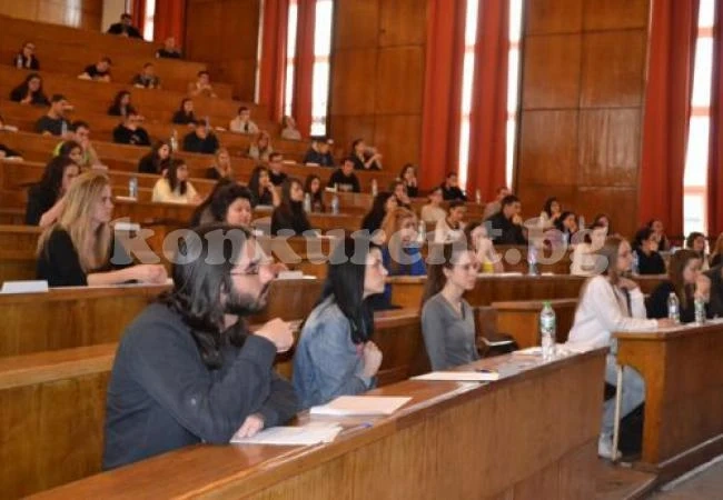 Студенти завлекли с над половин милион държавата