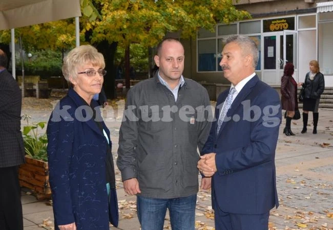 Стотици подкрепиха Златко Живков на площад „Жеравица”
