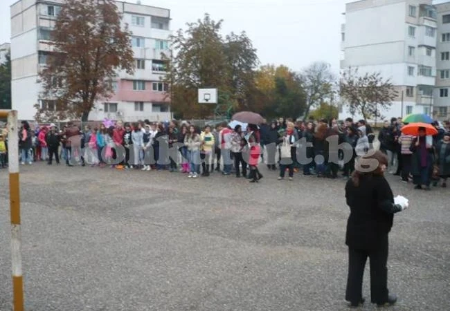 Евакуираха ученици заради пожар