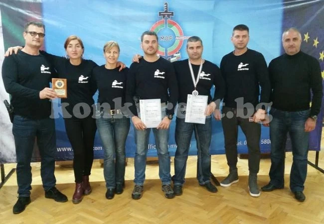 Полицаи от Враца взеха медали по стрелба