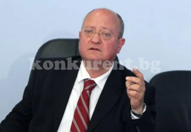 Танев: Ще ми изсъхне ръката, ако подпиша да извадим Ботев и Вазов от учебниците