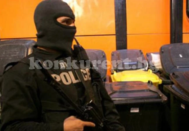 Арестуваха пласьори с дрога за над 30 бона
