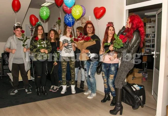 Човек на „Конкурент“ празнува с Жана Бергендорф