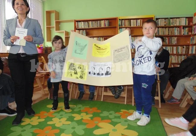 Хлапета дариха книги на библиотеката във Враца