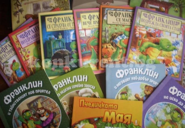Дариха книги на читалището в Мездра