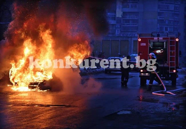 Късо съединение подпали лек автомобил