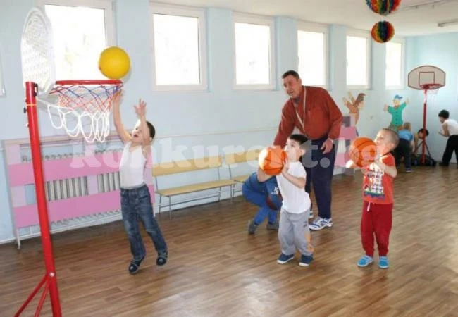 Три клуба получиха пари за спорт в детски градини