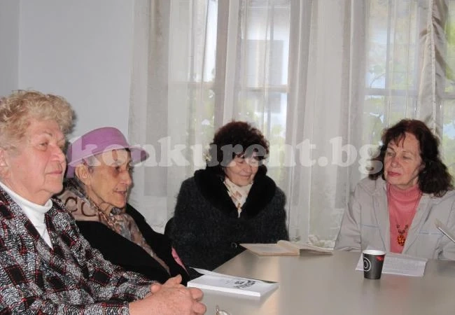 Дейци на културата от Враца почетоха народните будители