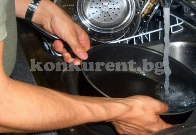 Съвет към мъжете: Мийте чиниите за повече секс