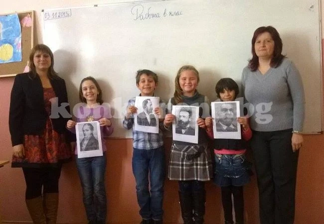 Ученици рецитираха за народните будители 
