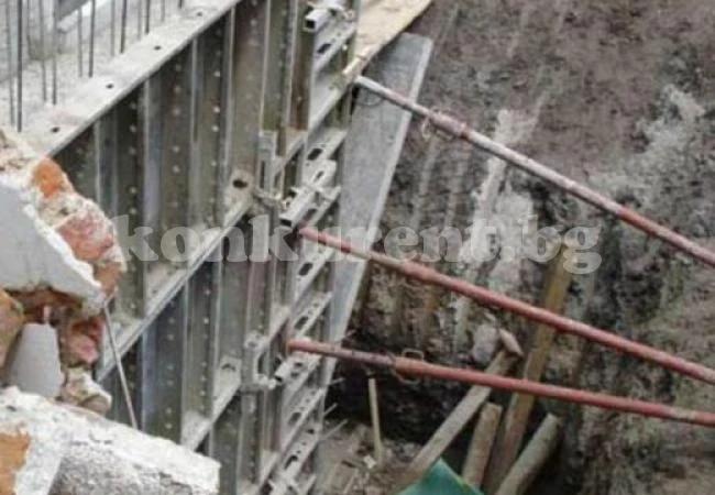 Плащат 100 бона на баща, чийто син беше погребан жив в строителен изкоп