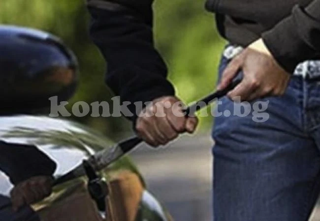 Крадец сви лаптоп от автомобил на паркинг