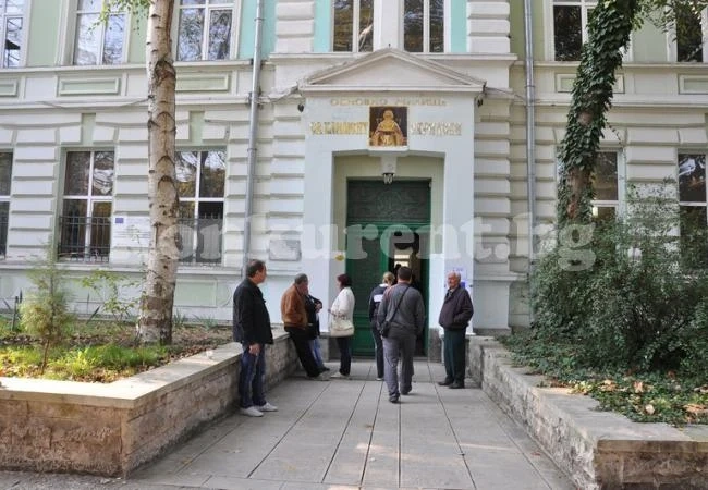 Доставят гориво за отопление на детски градини и училища
