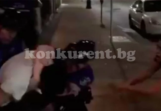 Младежи бяха брутално арестувани заради...неправилно пресичане