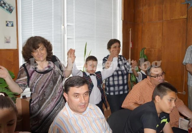 Бащи и дядовци влизат в час