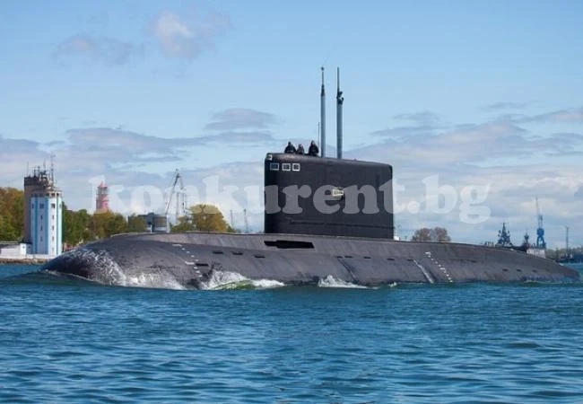 Руска суперподводница дебне в Черно море