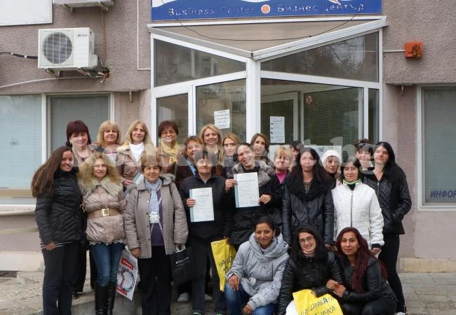 Безработни взеха тапии за социални асистенти