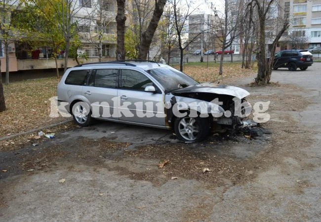 Само в „Конкурент“: Видео на горящата кола във Враца