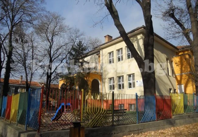 Проверяват уличните търговци заради случаи на туберкулоза в забавачка