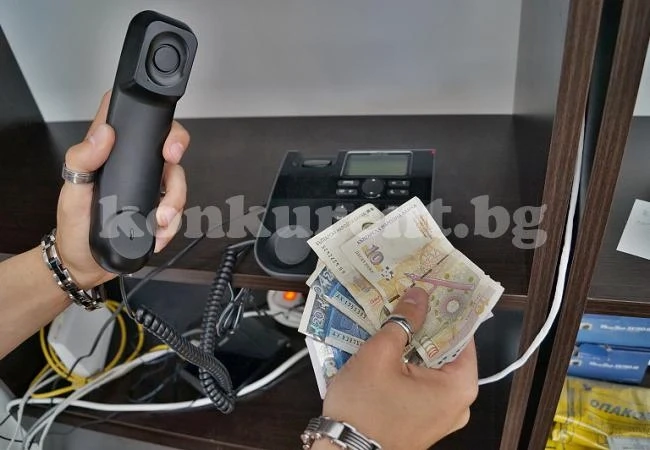 Полицията залови трима измамници