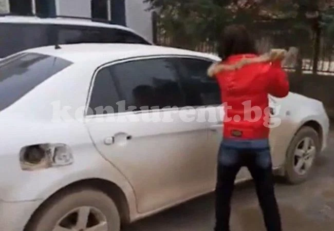 Побесняла съпруга потроши колата на мъжа си заради изневяра (СНИМКИ/ВИДЕО)